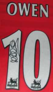 Von Michael Owen handsigniertes Trikot